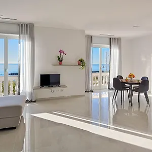 apt-cicolombo.hotelitalianriviera.com/
